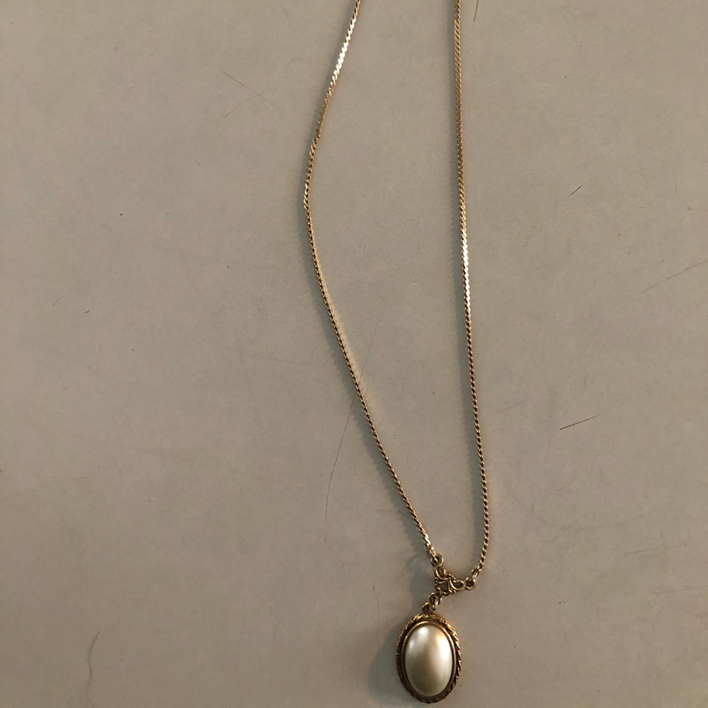 Pearl pendant with gold necklace.